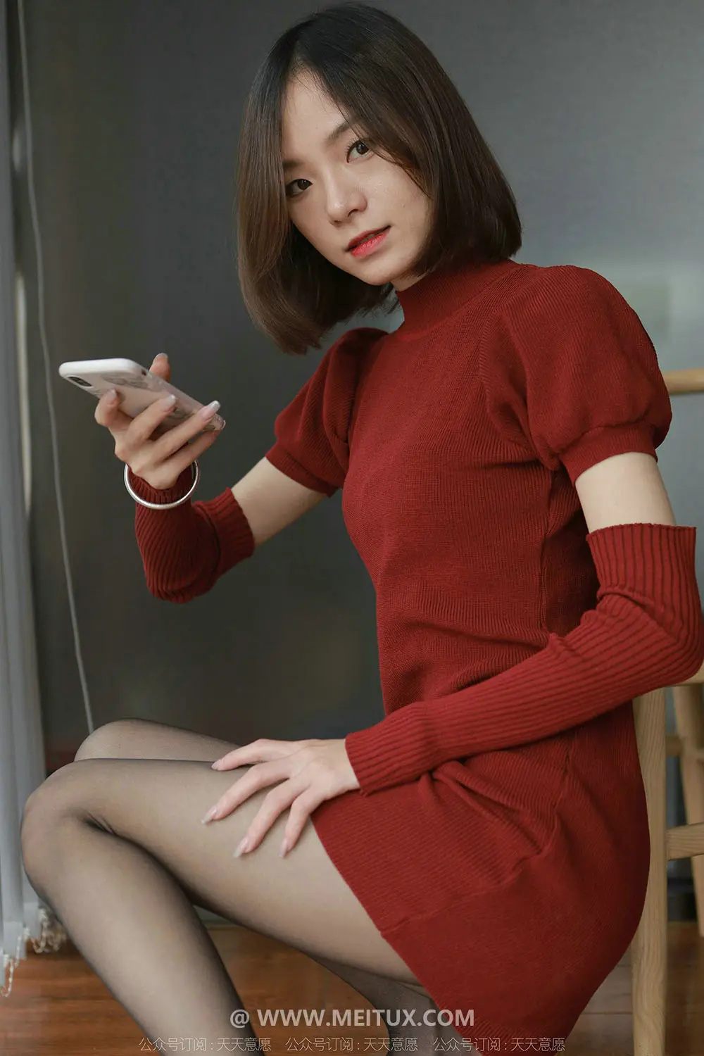 [IESS异思趣向] 2022.03.09 丝享家1023：《红裙黑丝自拍》小六 [84P-94MB]