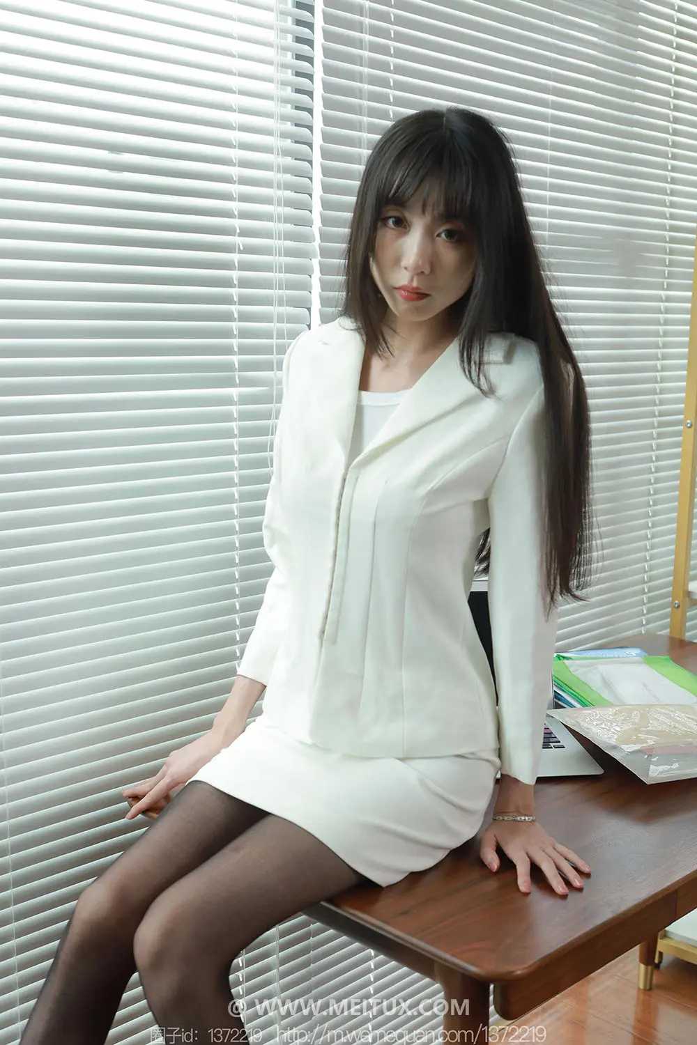 [IESS异思趣向] 2023.08.27 丝享家1517：《洁白无瑕》团团 [81P-80MB]