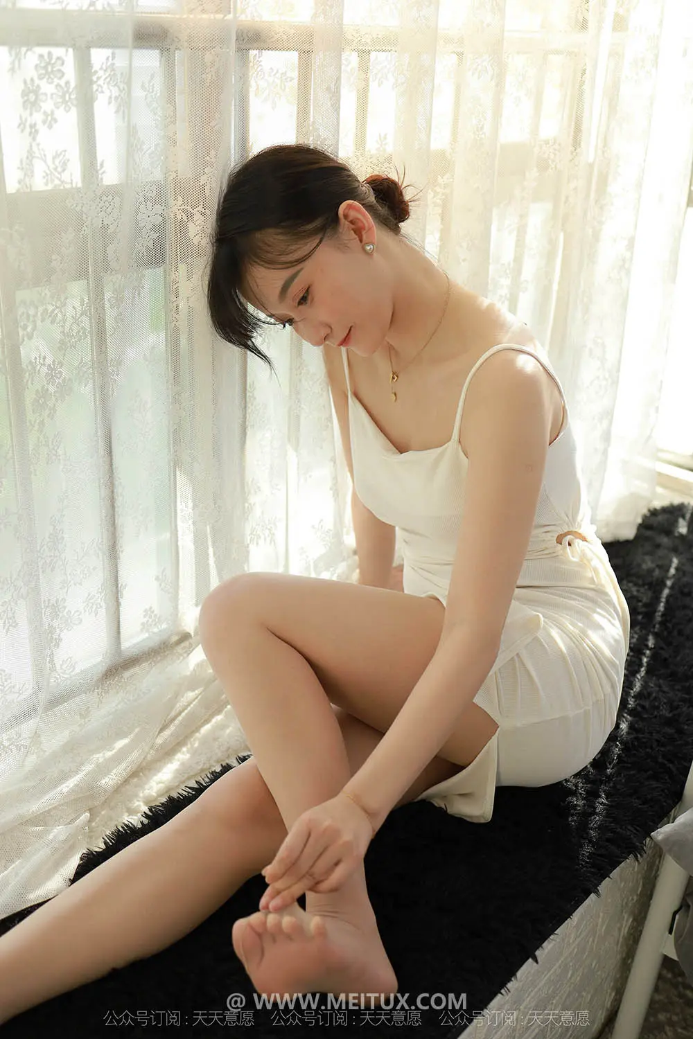 [IESS异思趣向] 2021.11.01 丝享家962：《白裙性感恋人》秋秋 [94P-123MB]