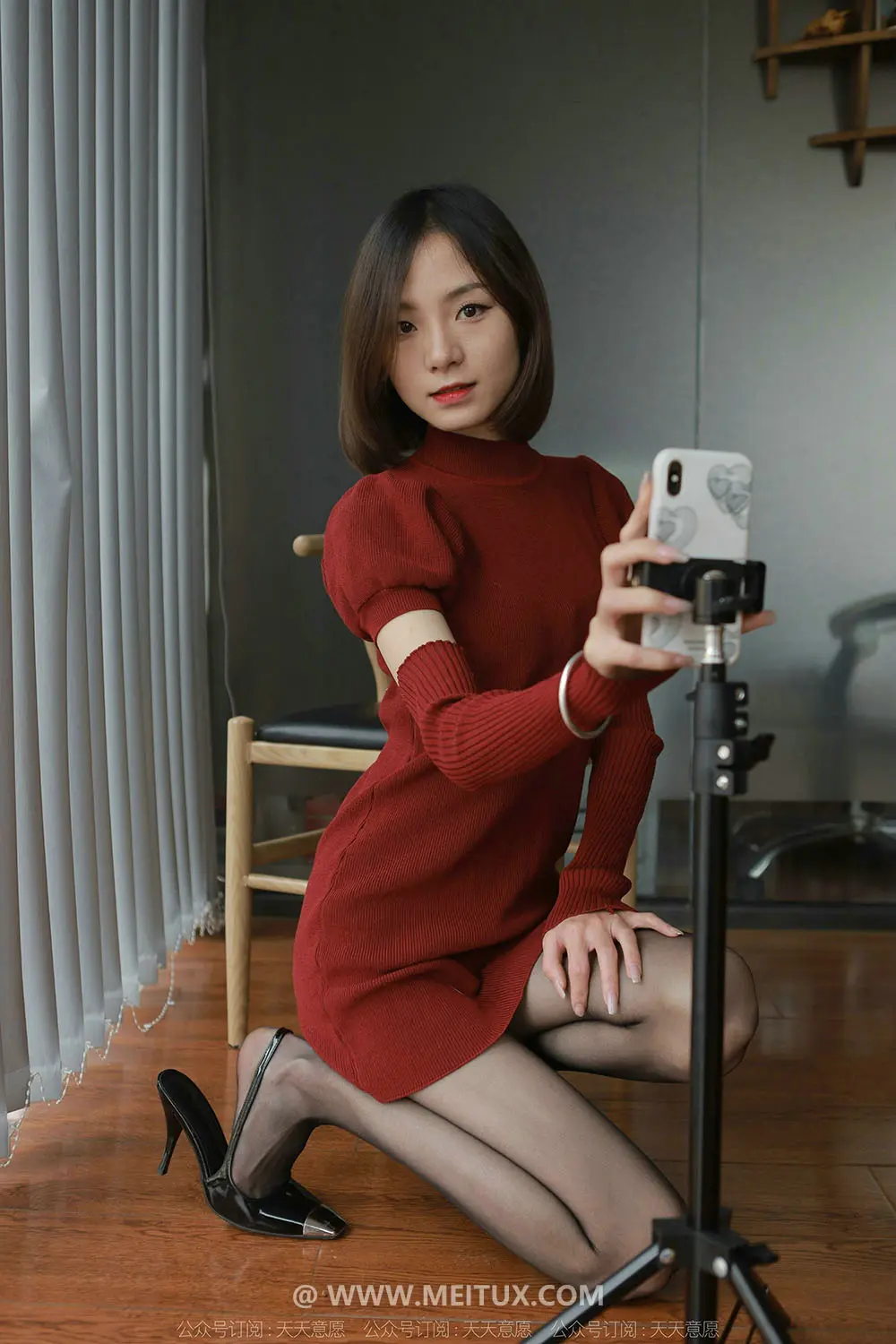 [IESS异思趣向] 2022.03.09 丝享家1023：《红裙黑丝自拍》小六 [84P-94MB]