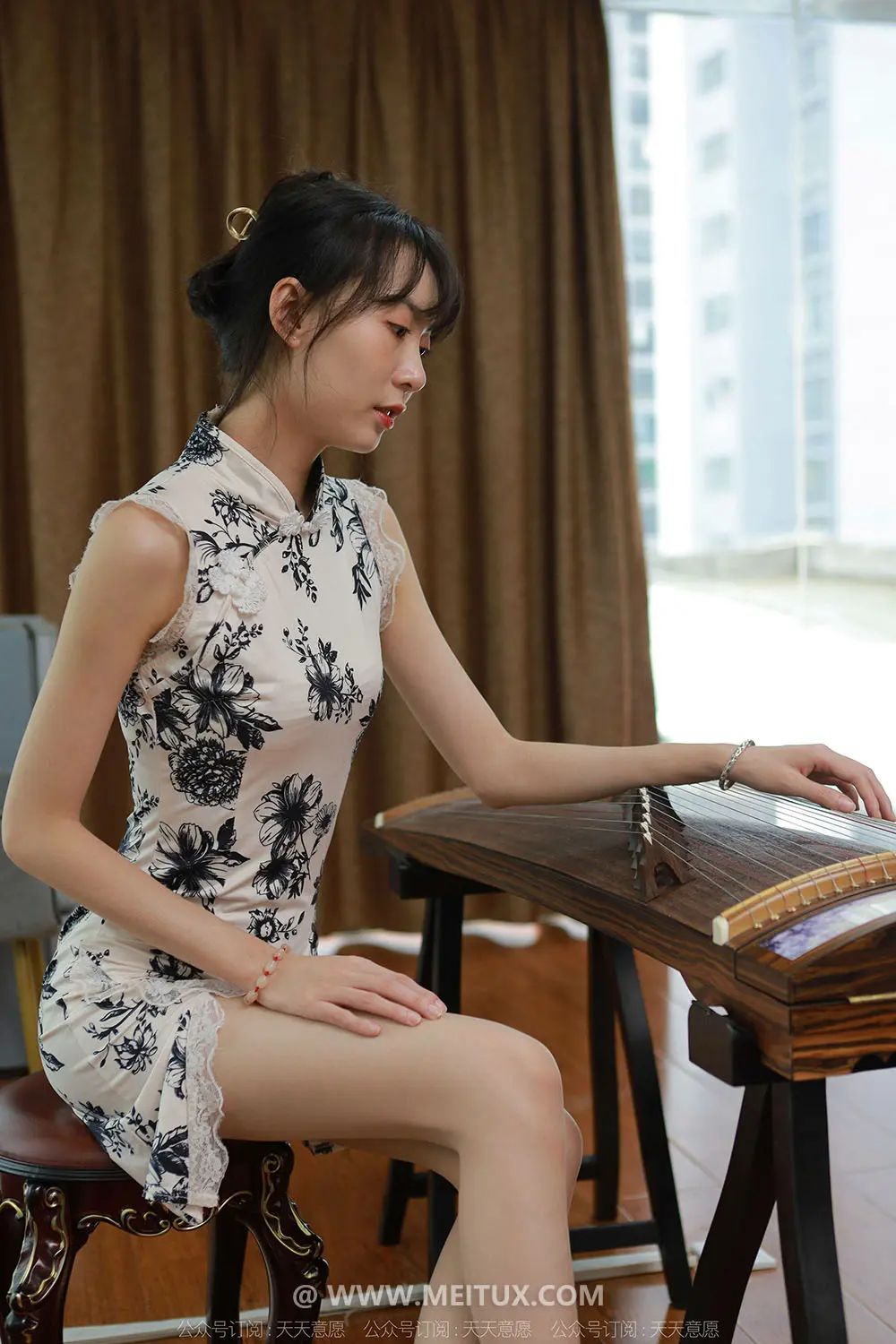 [IESS异思趣向] 2022.02.20 丝享家1008：《长腿琴艺美女》团团 [98P-169MB]